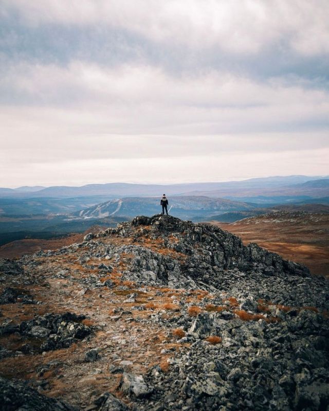 Ett vykort från Ånnfjället, 1301 meter över havet 🏔  Tack @jakobebbinger & @miadidring för att ni delar era äventyr med oss! Dubbelklicka på bilden om du vill göra Jakob & Mia Jakob extra glad!

Glöm inte att tagga gärna @tuxersweden eller #tuxersweden i dina bilder så kanske det är just din bild som dyker upp i vårt flöde 🌲

🔎 Flow Pants
📷 @miadidring 

#tuxersweden #friluftsliv #outdoors #naturliv #adventure #sweden #hiking #luftenärfri #friluftslivetsår #äventyr #campingliv #swedennature. #vandring #tuxer #camping #hikefulness ##ånnfjället