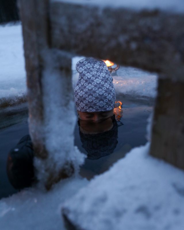 KALLBAD – Vem badade i helgen? 🛁💦🥶

🔎 Cozy Cap & Seattle L Mittens
📷 @emmawagenius 

#tuxersweden #tuxer #vinterbad #vinterbadning #vinterbad#vinterbada #kallbad #kallbada #kallbadare #friluftsliv #ısvak#isvaksbad #vintersim