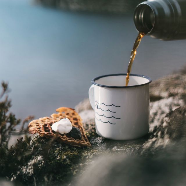 Imorgon är det våfflans dag, en dag värd att fira tycker vi på Tuxer 🌷 Bjud dina vänner, familjen eller varför inte kollegorna på lite våfflor imorgon! 

Vilken topping vill du testa på dina våfflor? 👏🏻

#tuxersweden #tuxer #våfflor #våffeldagen #outdoorkitchen#outdoor #utevåfflor #utemat #friluftsmat #fika#outdoorphotography #waffles #friluftsliv #uteliv#utomhusaktivitet #mittfriluftsliv