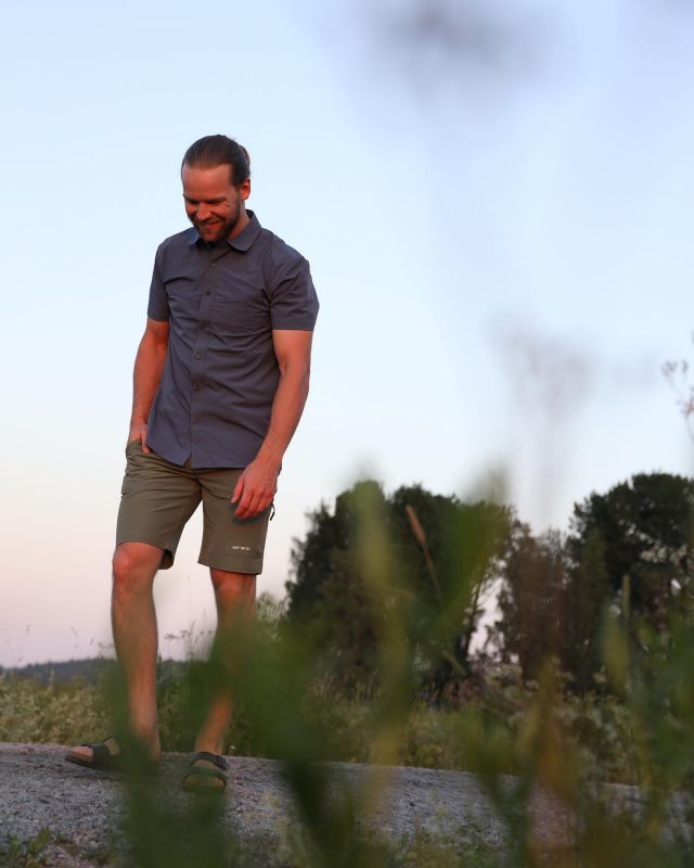 Sommarvärmen gör mig ______? ☀️🙌🏻🌷

🔎 Hyatt Reco Shorts & Felix SS Shirt 
📷 @emmawagenius