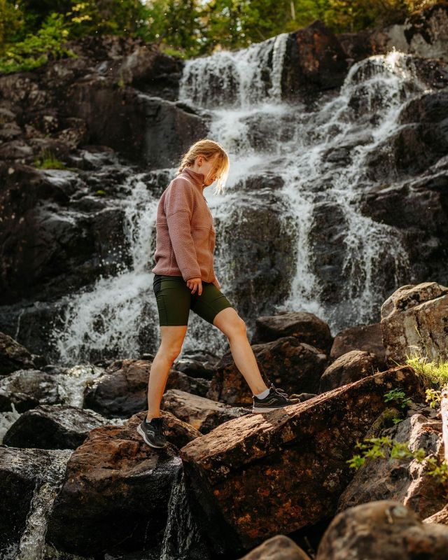 TIPS - här kommer höstens bästa tips! 🌲🍁
 
Ibland behöver man bli påmind om vad naturen har att erbjuda. Det är lätt att det känns som ett stort projekt att ta sig ut i skog och mark. Tänk på vad ditt närområde har att erbjuda och börja där! 🥾🌿
 
Vilket närområde väljer du att utforska i höst? 👏🏻

🔎 Grace jacket & Cruz shorts 
📷 @sofiawigen
