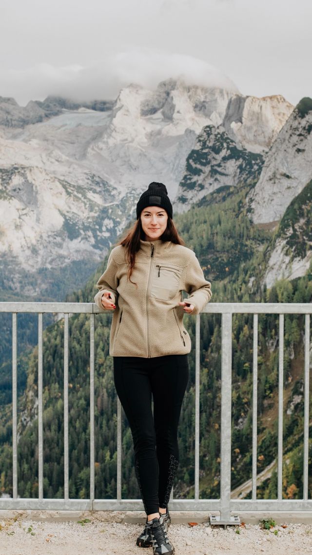STAIRWAY TO HEAVEN DEL 4 🏔
 
Hade du vågat göra detta? 🙌🏻🤩
 
Är du taggad på att göra den här resan? Sanja tipsar hur man bokar:
 
”Vi bokade flyg till Salzburg och gick med en guide, det finns flera i området, men vi valde Kofler Sport då de även erbjöd transport mellan Salzburg och Gosau. Dock måste man ha gjort åtminstone en lättare via ferrata innan man gör denna eftersom den är klassad som svår. Och självklart får man lämna all höjdskräck hemma!” 🙉👏🏻

 
🔎 Charlotte jacket, Tessa jacket, Ohio cap, Neo pro Pant.
📷 @sanja.miljanic och @beautifultrailsoftwo