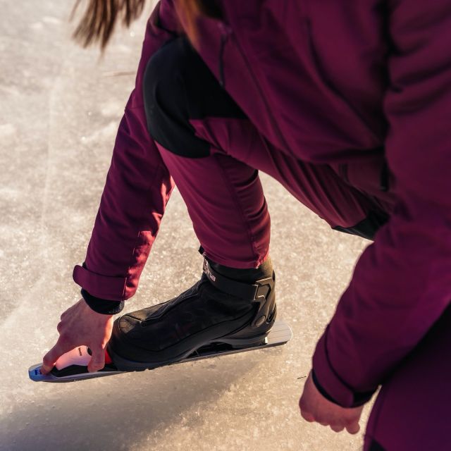 Vilken typ av skridskor föredrar du? Klassiska skridskor eller äventyrliga långfärdsskridskor? Rösta i kommentarerna. ⛸❄️ ps. du får välja båda. 

🔎 Stina tights & Lily jacket 
📷 @sofiawigen